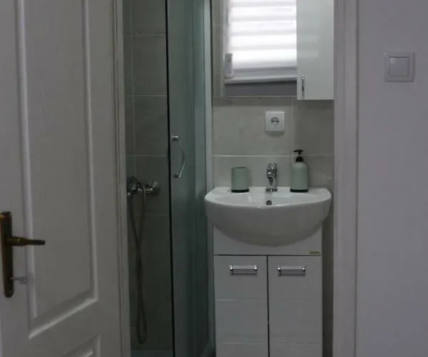 S. A. L. Prenociste 公寓